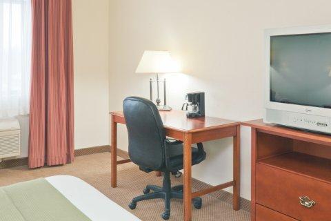 Express By Ihg Hotel 2*